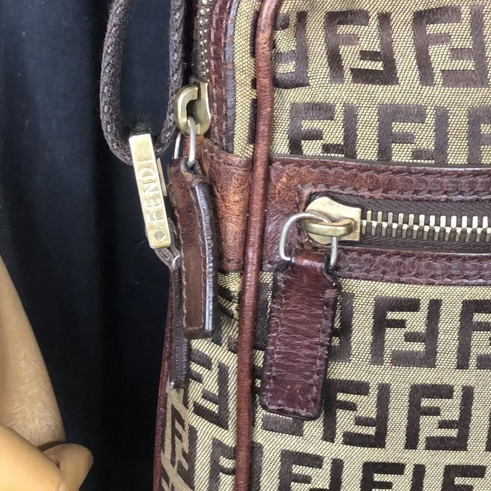 FENDI Zucca Canvas Leather Olive Green Brown Crossbody Messenger Shoulder Bag